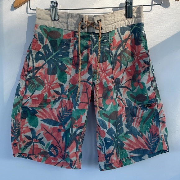 Howler Brothers Boys Red and Green Swim Trunks Tropical Design Medium - Picture 10 of 14